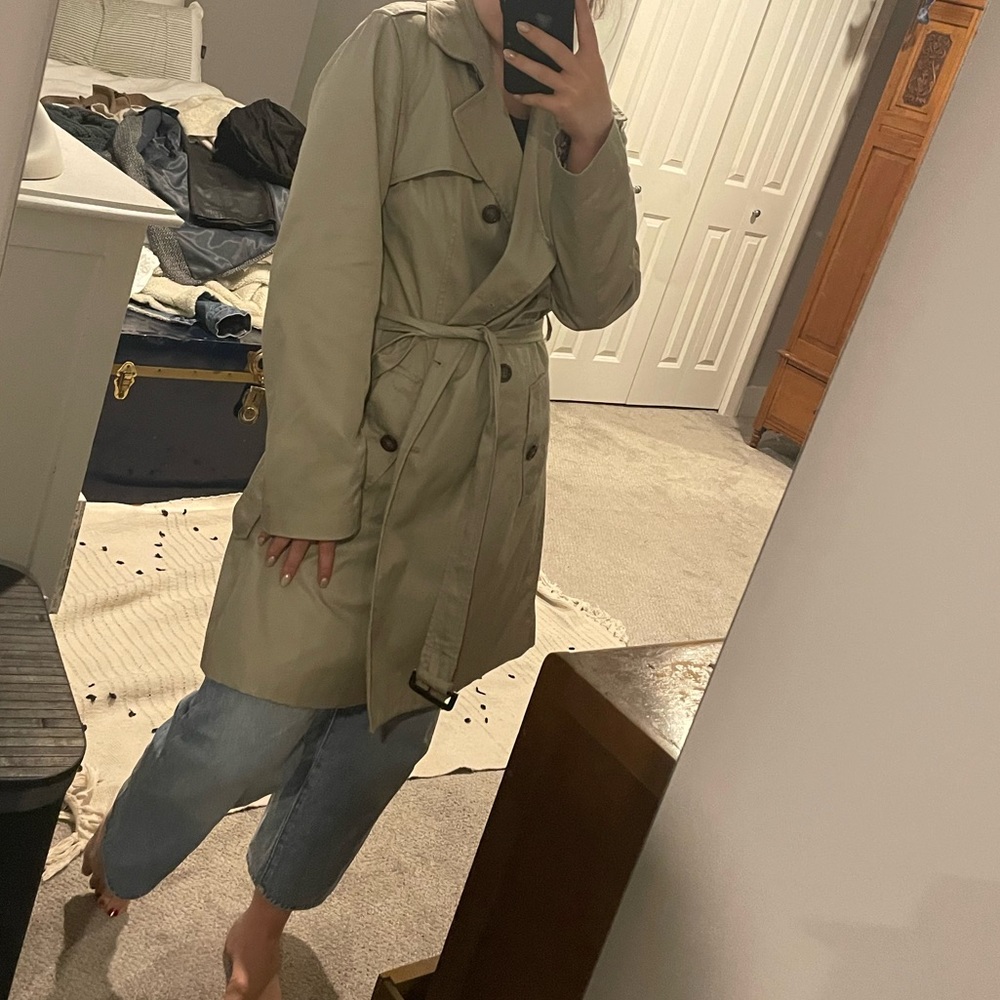 Tan Banana Republic classic trench coat - Picture 4 of 5